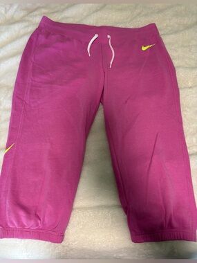 Nike Fuchsia Active Workout Casual Capri Sweatpants with Neon Yellow Swoosh